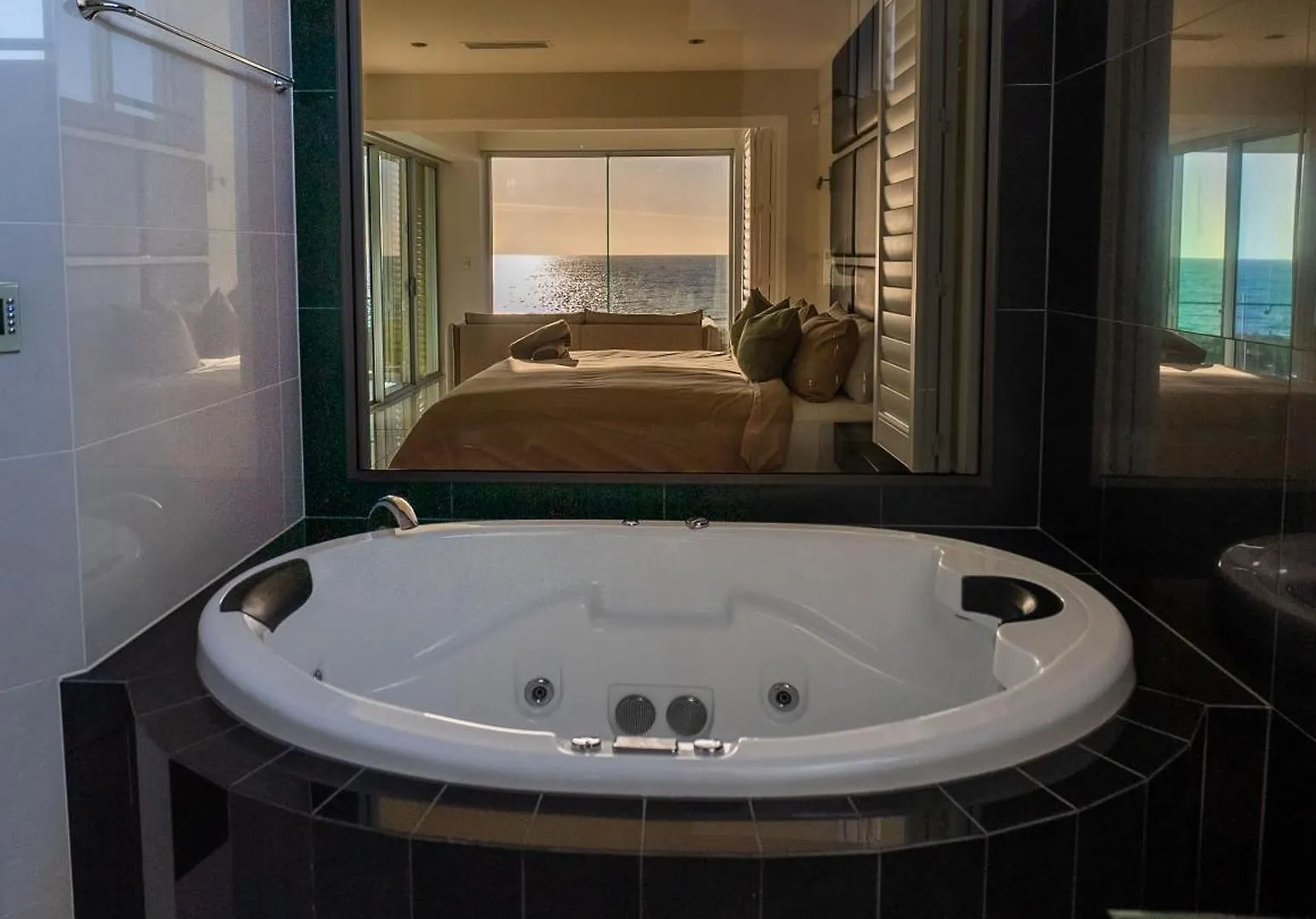 Ocean View Villa With Pool Spa & Cinema Brighton 0*,